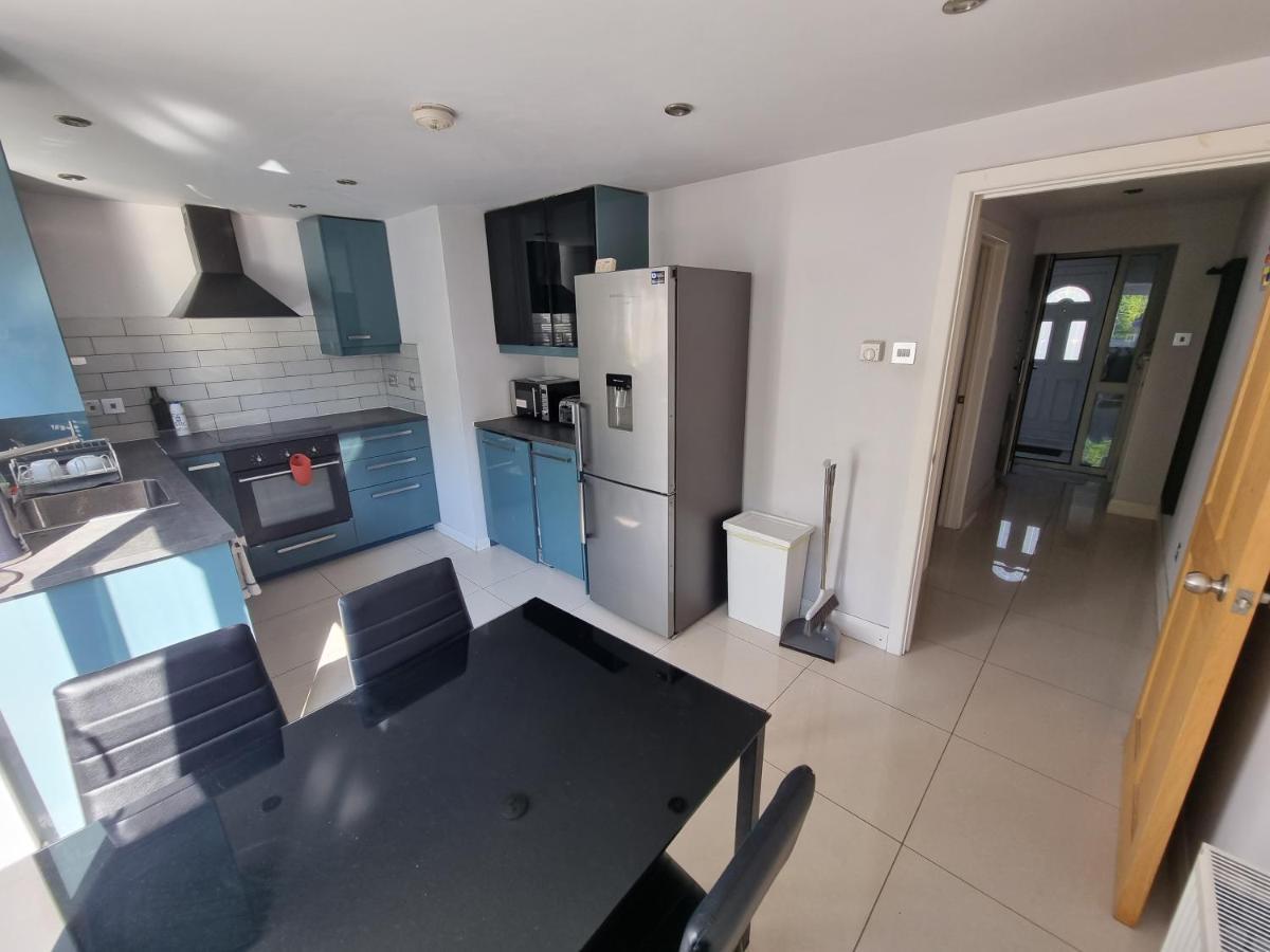 Single Room With En-Suite Shower Room In Zone 1 Londres Exterior foto